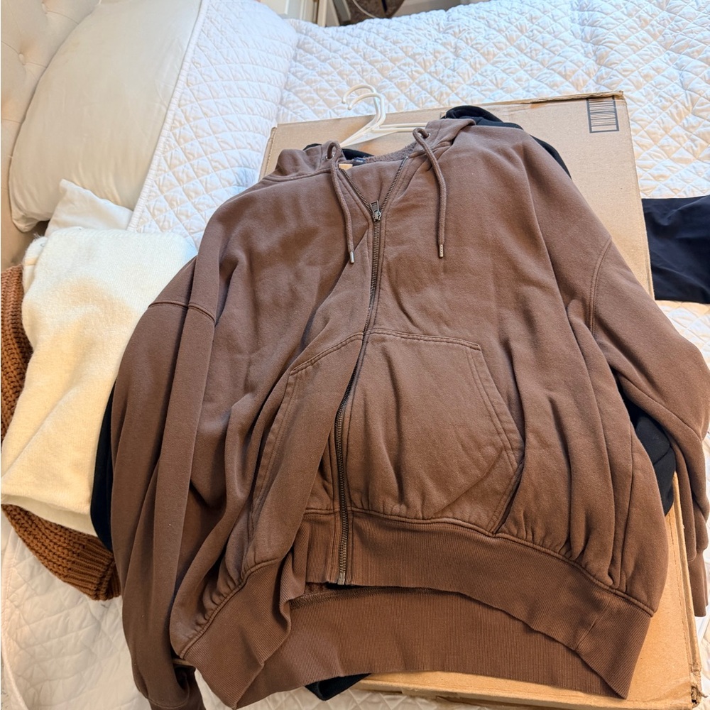 Universal Threads Sweatset with Joggers (read description)